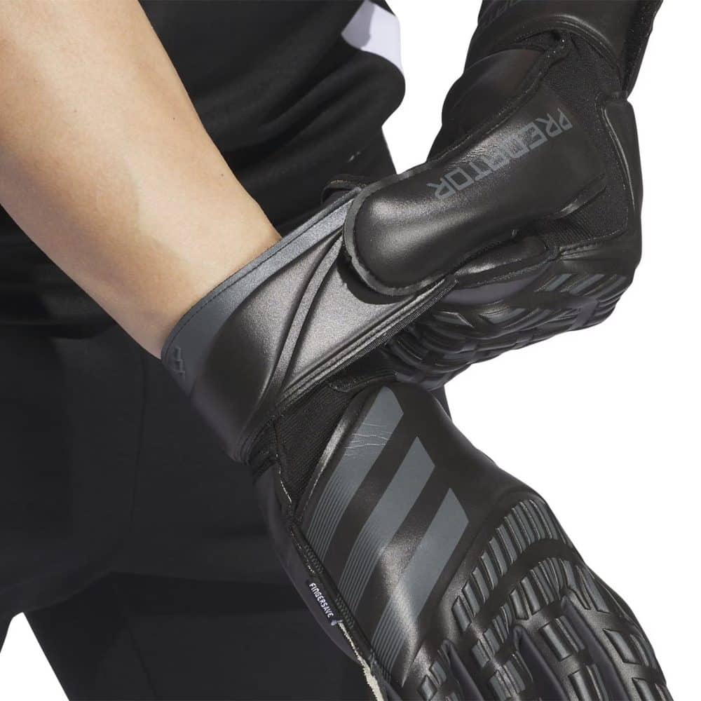 Găng Tay Thủ Môn Adidas Predator Match Fingersave Đen